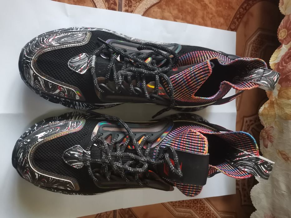 Adidași sport din spumă