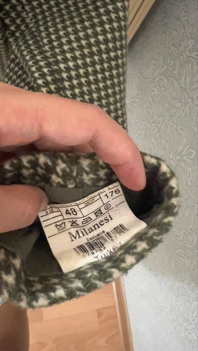 Продам веши пальто куртка платья
