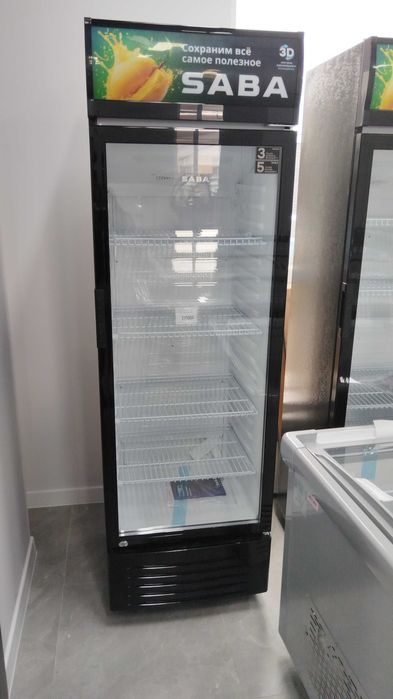 Новый витринный холодильник