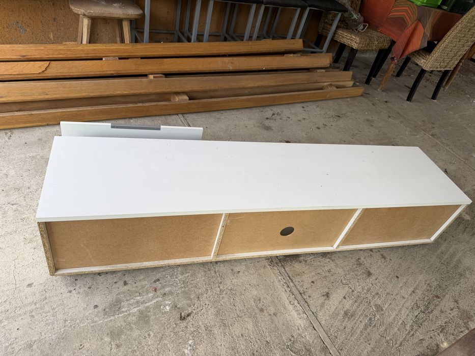 Vand urgent mobilier tv si masa