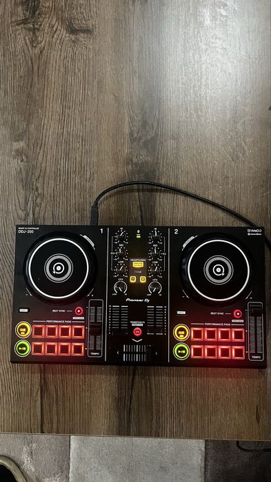 Конзола PIONEER DDJ-200