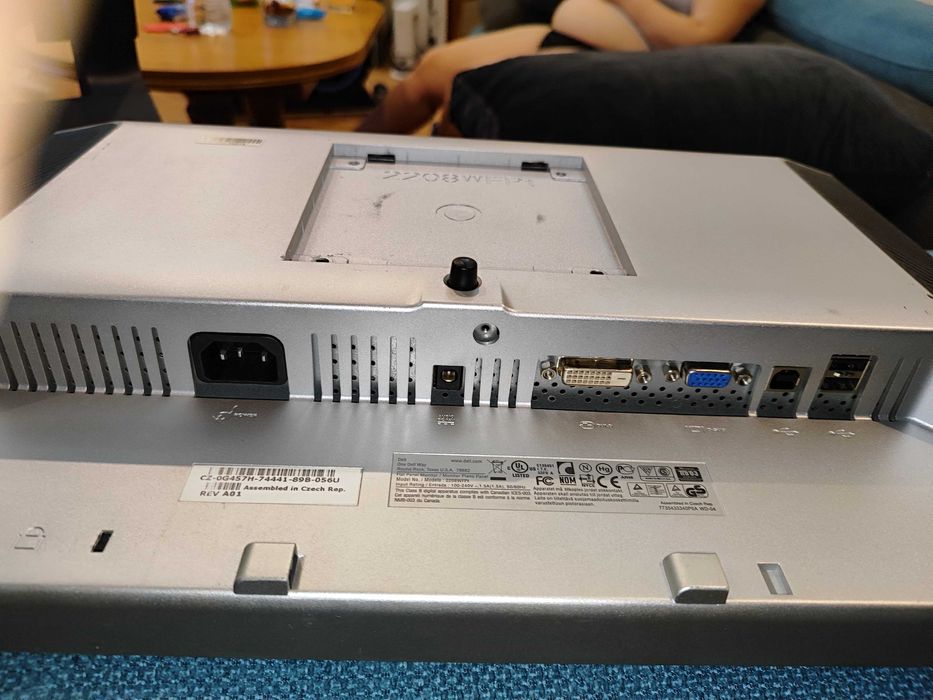 Двойна стойка за монитори Dell