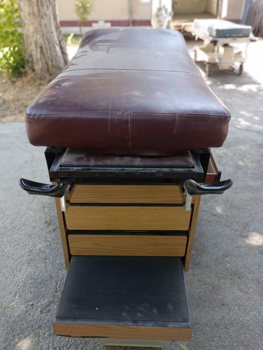 Срочно Стол массажный и для осмотра акушера гинеколога