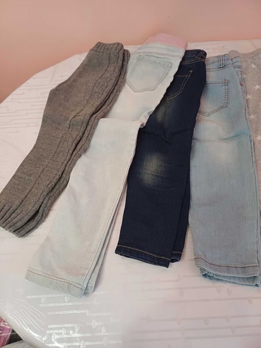 Продам детские вещи для девочки.