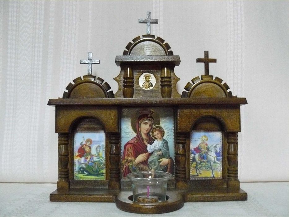 Домашни иконостаси с православни икони