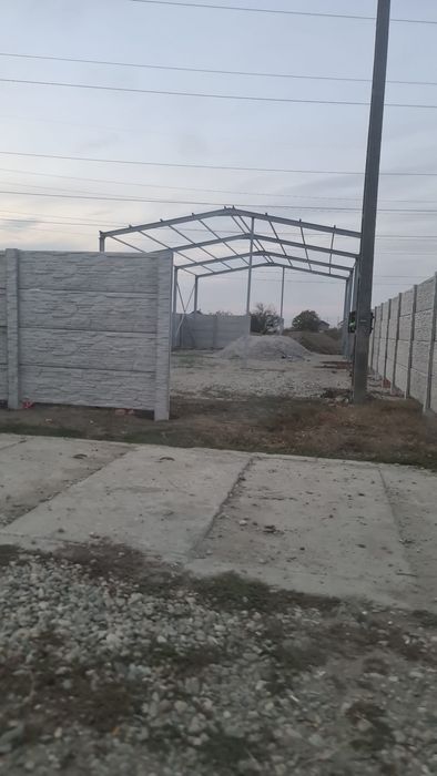 Vand hala pe structura metalica destinata pentru servicie auto,stație