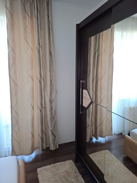 Închiriez apartament 3 camere, decomandat