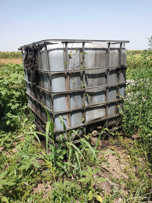 Ulei uzat ars provenit din service auto.