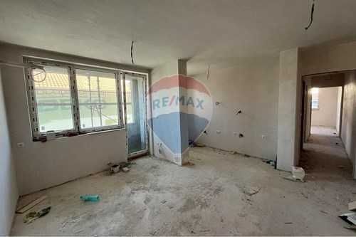 Продава се Тристаен апартамент в Шумен, Пазара - 92 кв.м за 1150 €/кв.м - Снимка #4