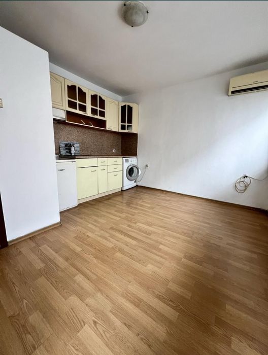 Продава се Тристаен апартамент в Бургас, Братя Миладинови - 65 кв.м за 2000 €/кв.м - Снимка #1