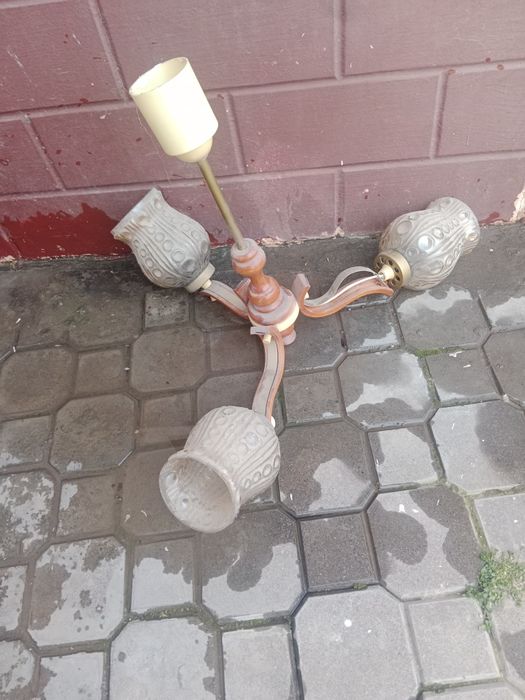 Отдам даром люстру