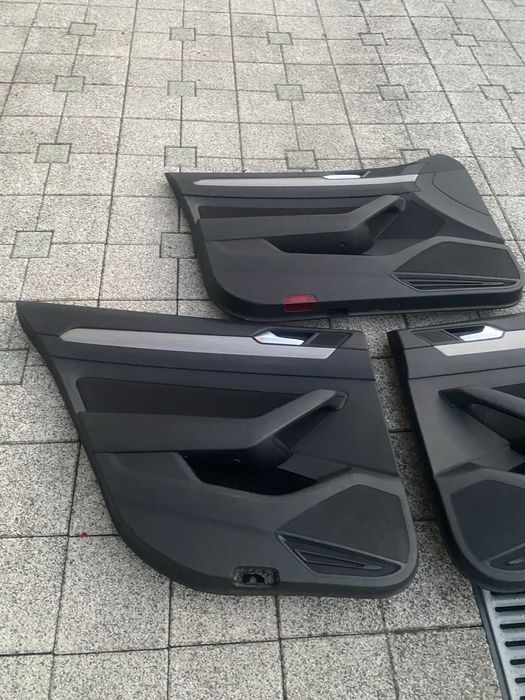 Fete usi VW pasat B8 S+D