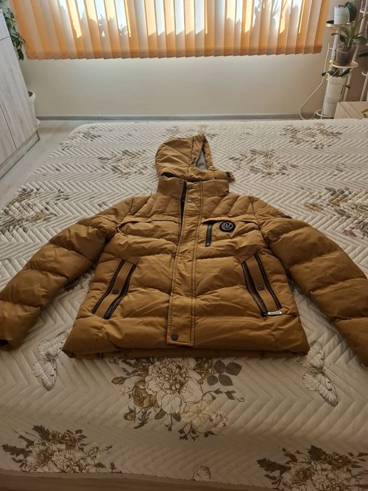 Зимно  мъжко  яке  с  качулка.