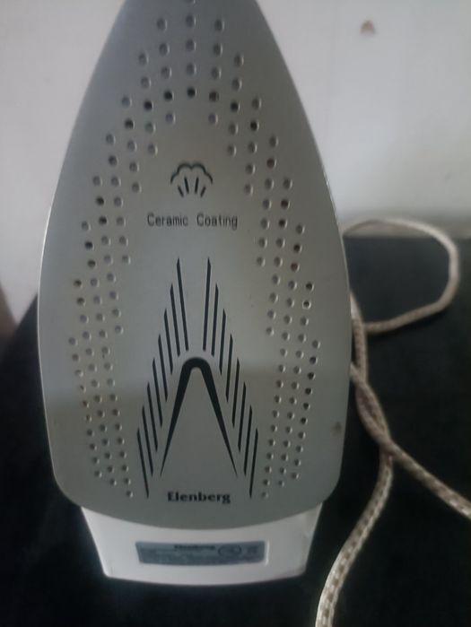 Продаю утюг Elenberg