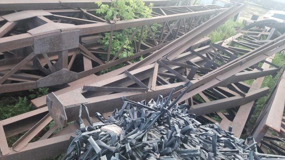 Продам железные  опоры