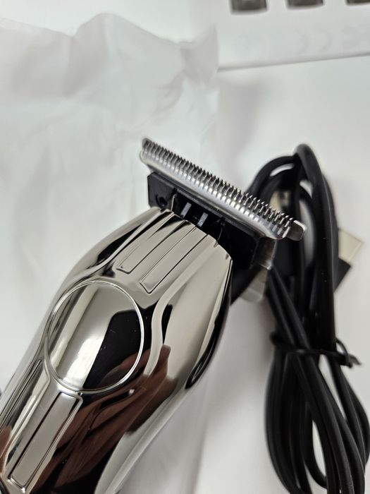 Mașină de tuns NOUĂ portabila cu display digital. 

Pretul este fix! D