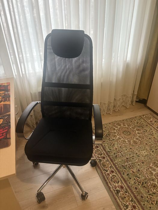 Продам рабочий стол и кресло