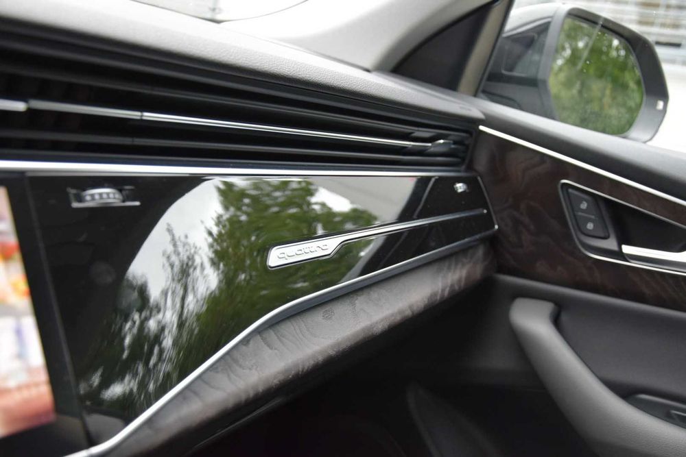 Продавам AUDI Q8 55TFSI MHEV