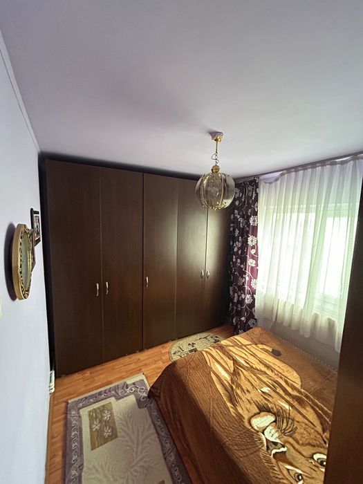 Vând apartament două camere decomandat situat pe strada știrbei vodă Călărasi