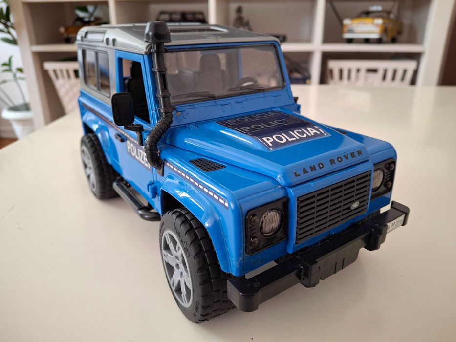 Джип Land Rover на Bruder, 27 см. Пластмасови интересни колички Смарт и Мини, 13-14 см.