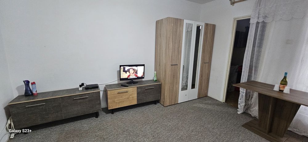 Închiriez garsonieră