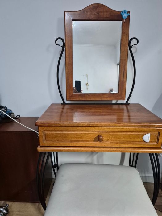 Зеркало.              пуфиком