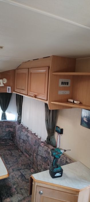 Rulota înmatriculată doua corturi mover baterie super utilata asig. valabila gata de plecare fiscal pe loc încălzire pe gaz frigider pe gaz, 220v 12v