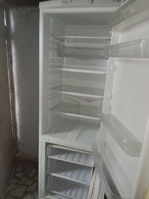 Продам холодильник Indesit