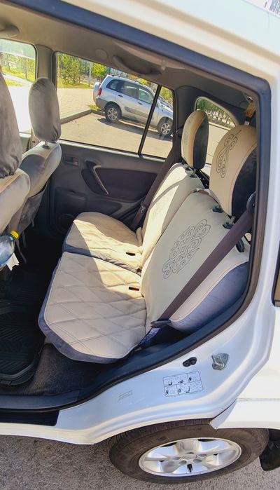 Продам машину Rav4