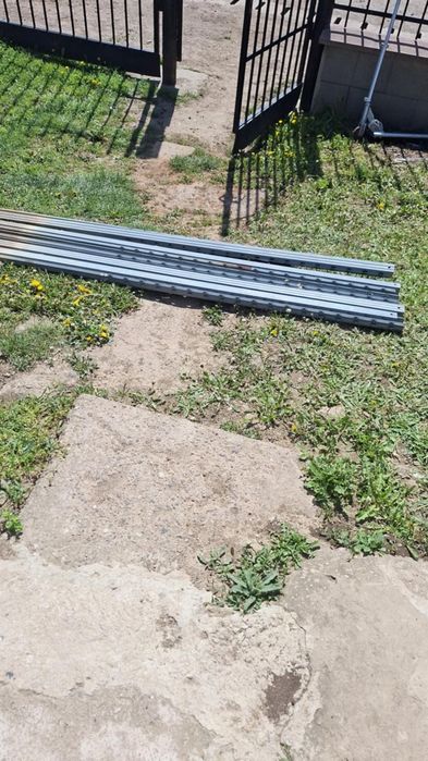 Vand șpalieri zincați din fier 25 lei bucata