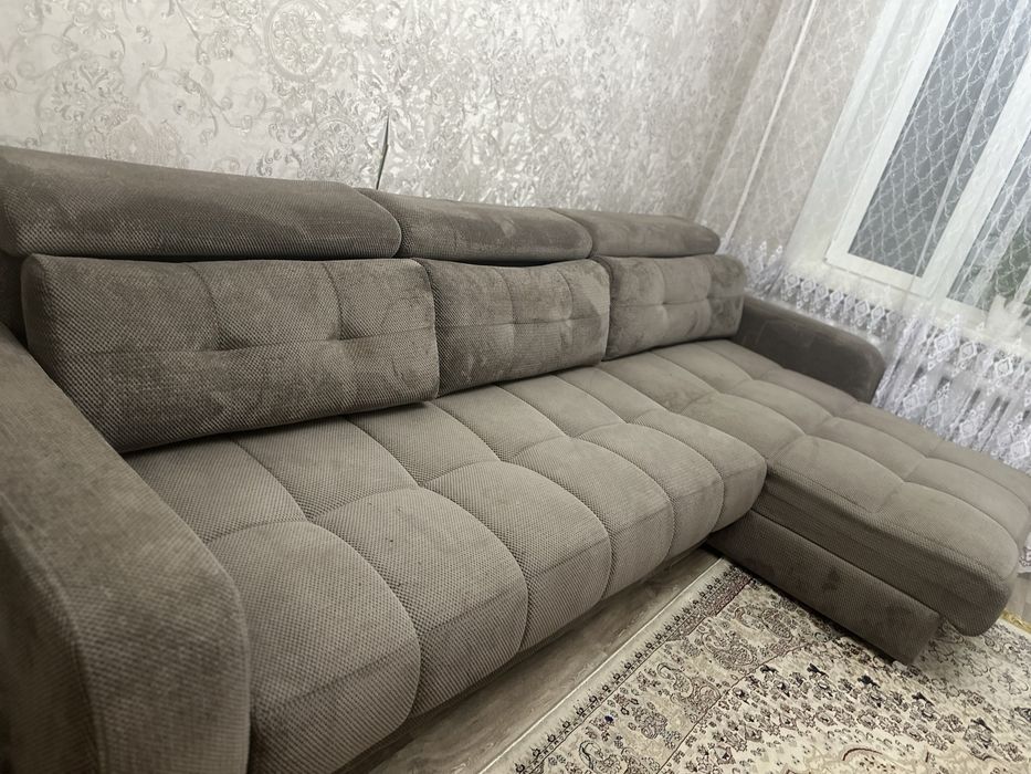 Продам диван угловой.