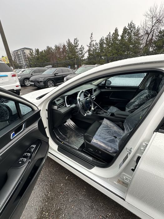 Kia K5 sotiladi 2023-yil 2L