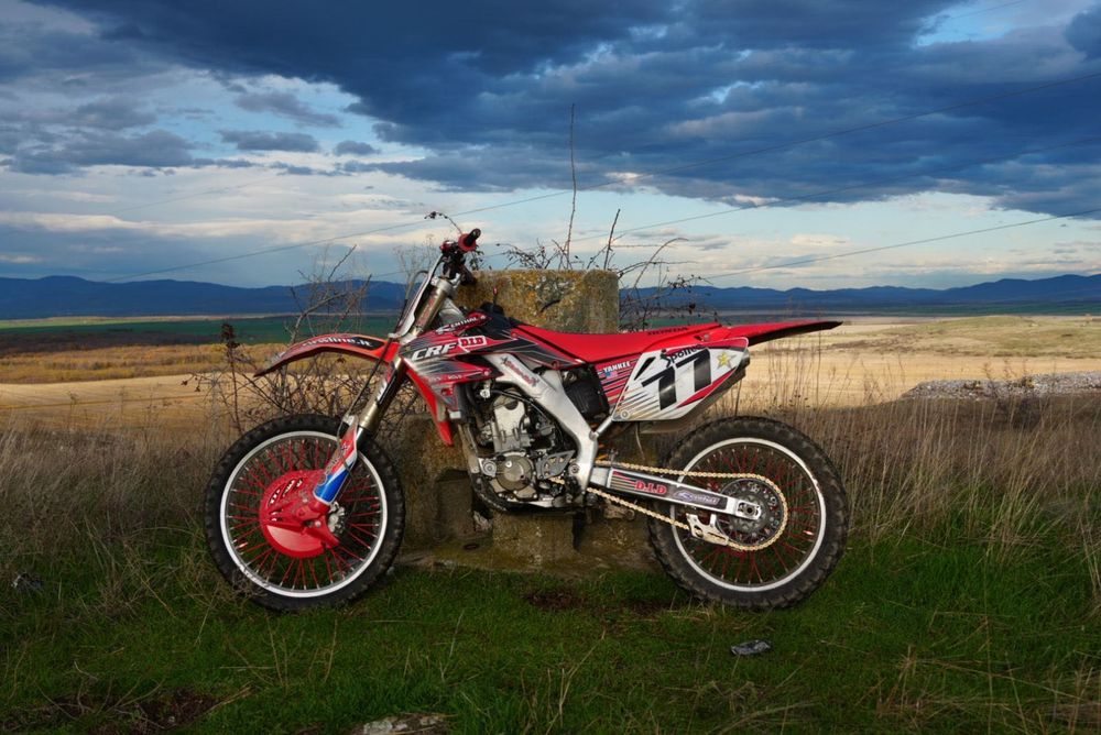 Здравейте продавам Honda crf250r с коментар на място