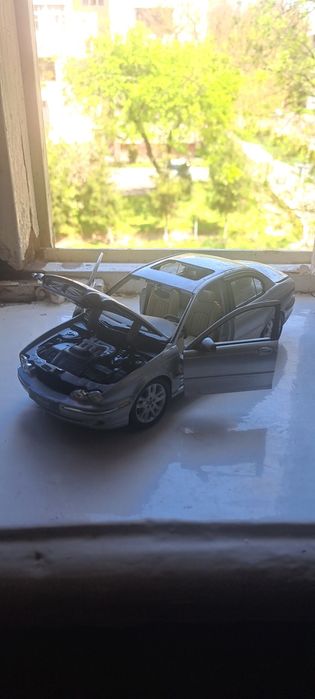 Продаётсья машина модель железная