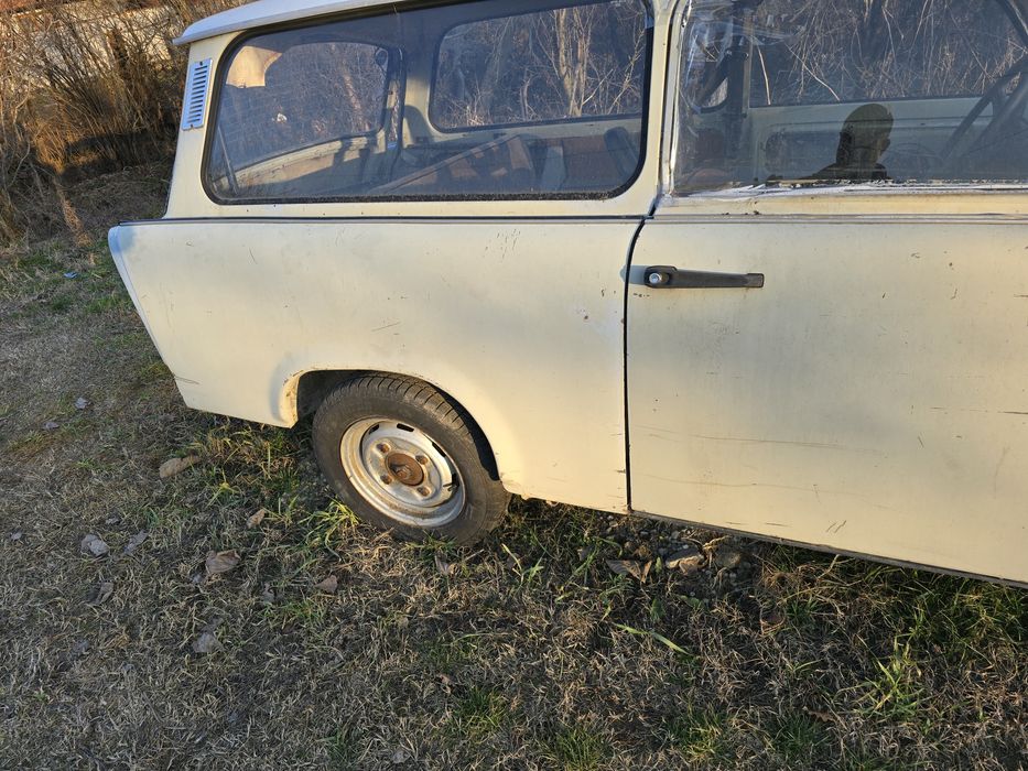 Vând piese pentru Trabant