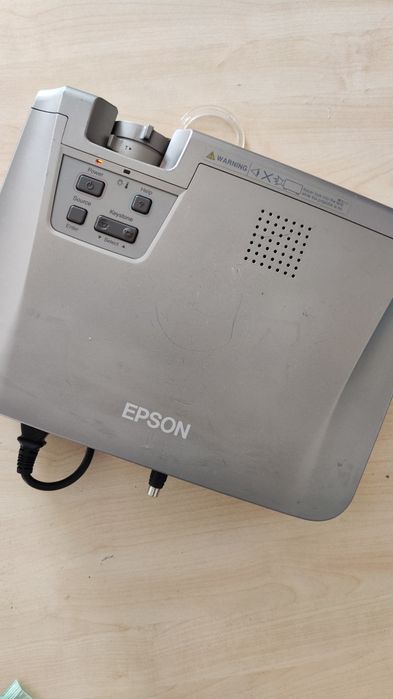 Videoproiector pentru casa și terasa