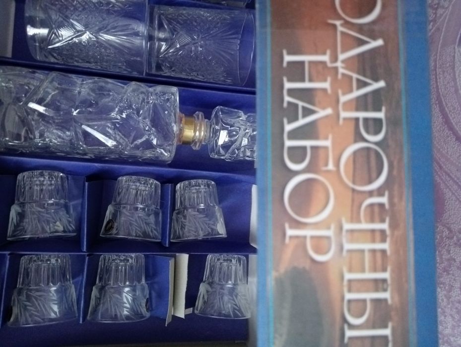 Продам чайный сервиз,кофеварку,хрусталь -стекло