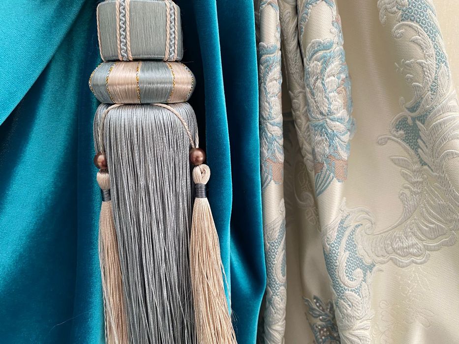 Штор из дорогого материала