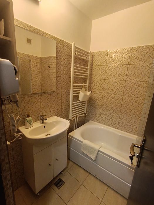 Inchiriez Garsoniera în Regim Hotelier