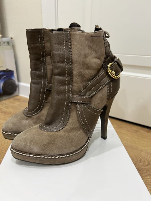 Әйелдер аяқ киімі, көп киілмеген.