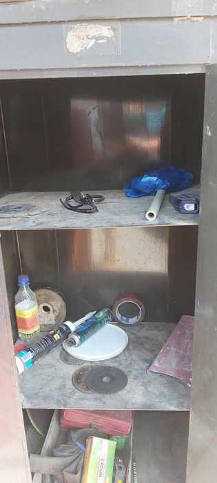 Металлический шкаф-сейф