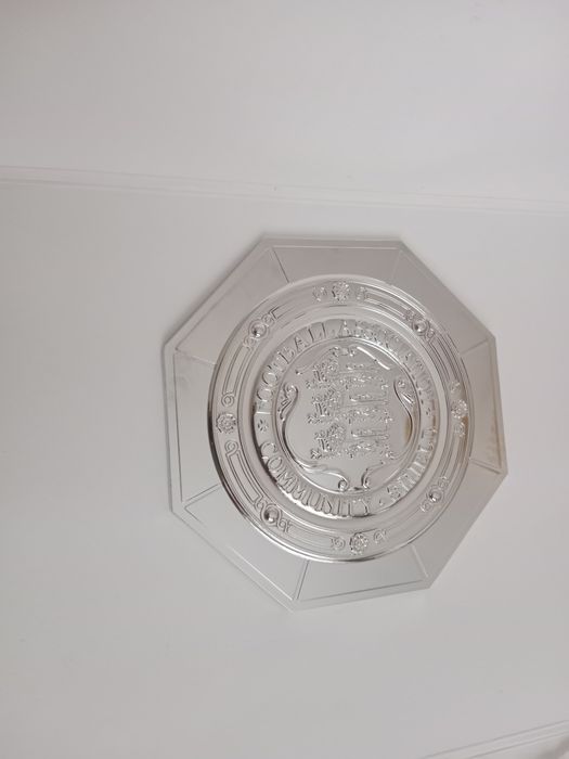 Суперкубок Англии трофей