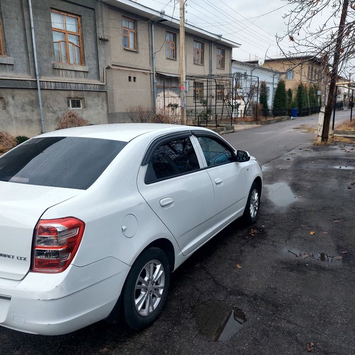 Автомобиль шевролет кобольта