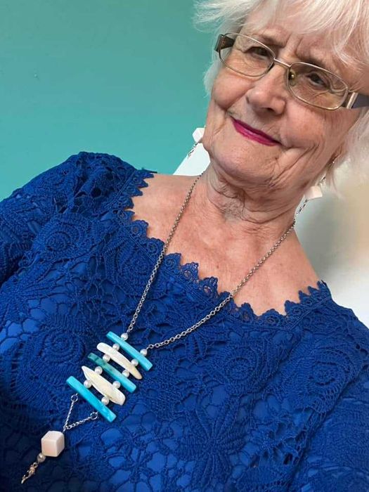 Комплект колие и обици в синьо и бяло с рибки модел 66