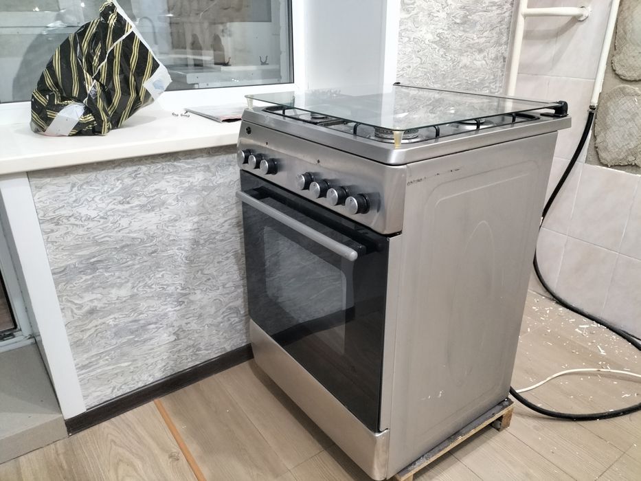 Газ плита, стиралка раковина