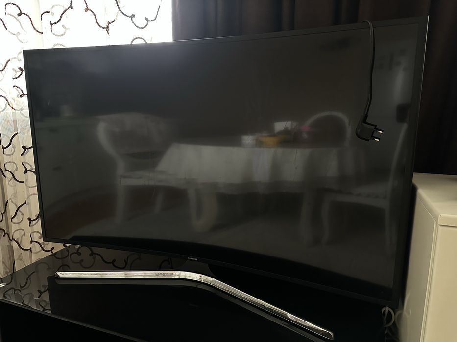 Телевизор с дефектом экрана