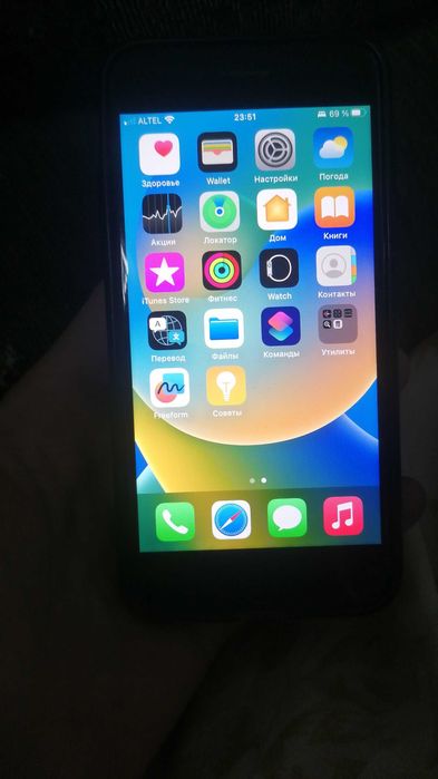 Продам айфон 8 срочно