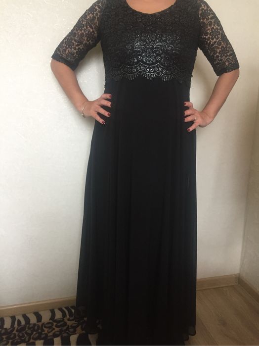 Вечернее черное платье