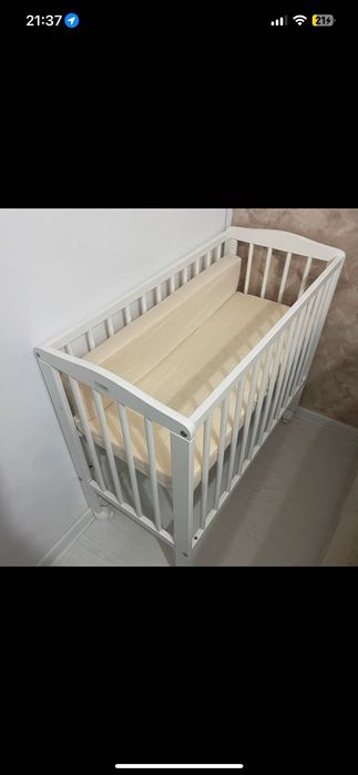 Pat de bebelusi de lemn