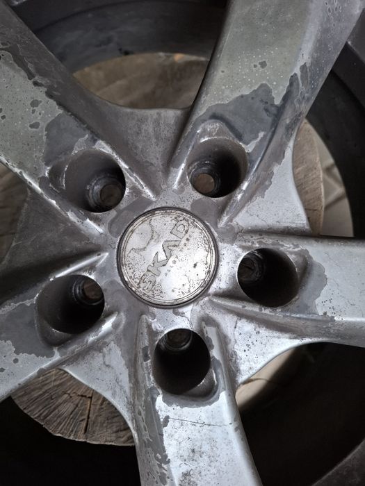 Продам комплект зимних шин